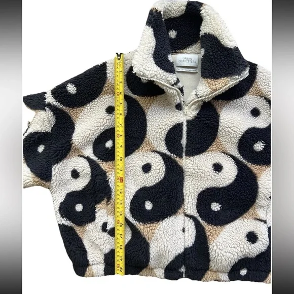 Urban Outfitters Olivia Sherpa Jacket Small Yin Yang Y2K Indie Cozy Teddy RARE - Picture 10 of 11